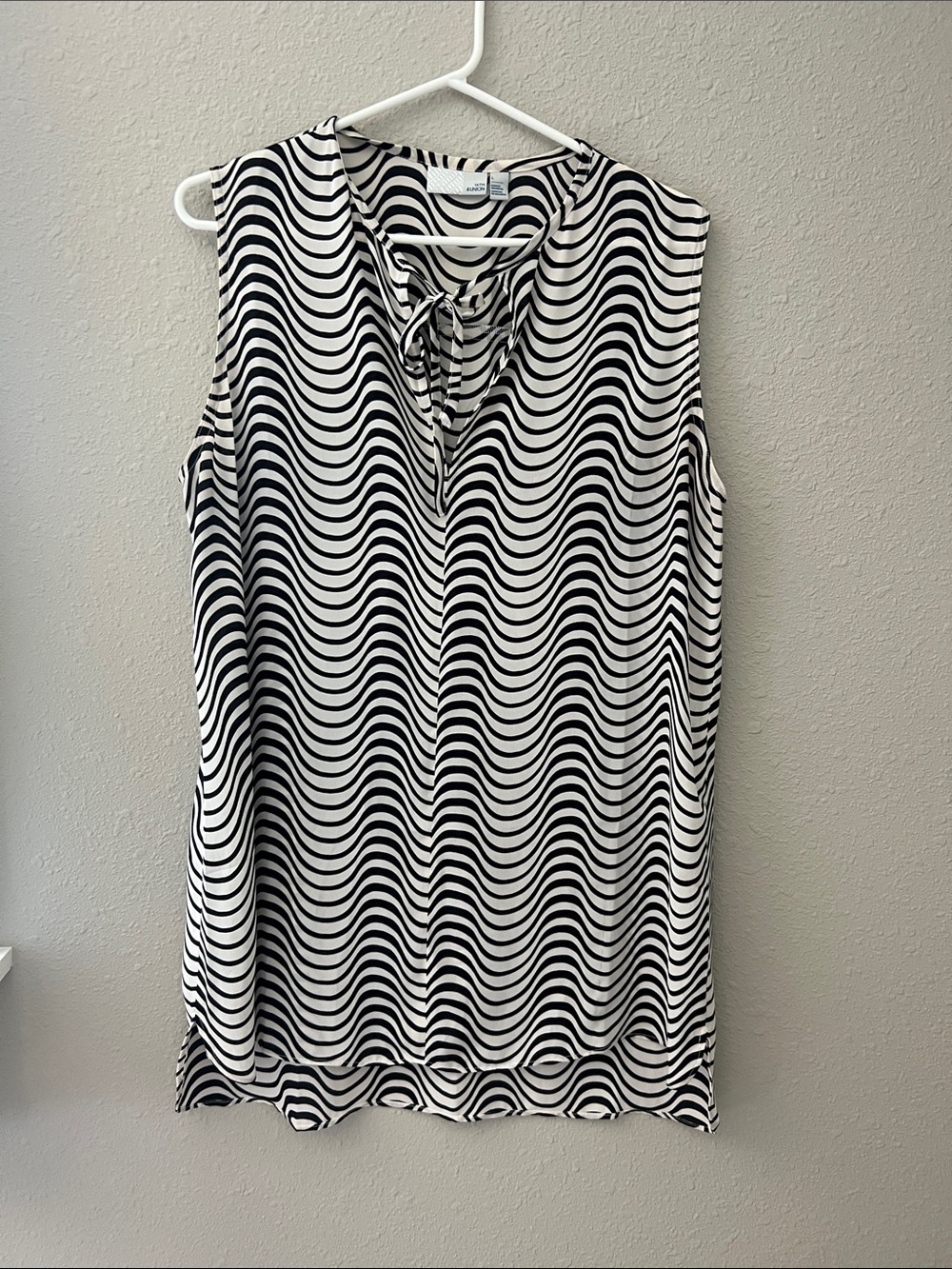 14th & Union Black and White Wave-Print Tie-Neck Sleeveless Top